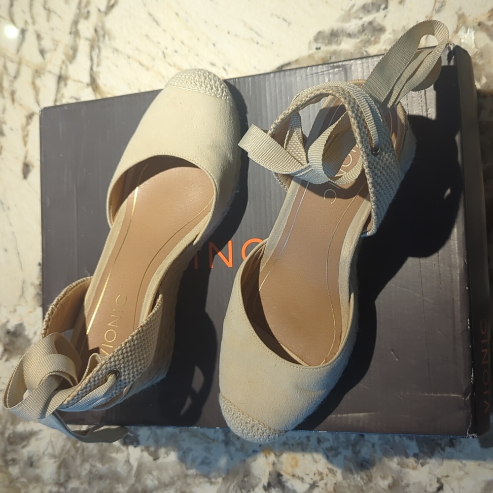 Vionic Maris Light Tan Espadrilles